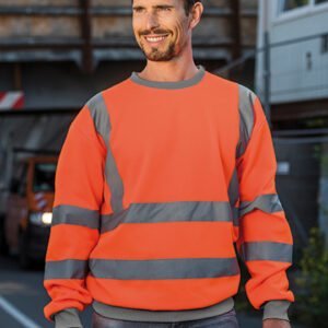 Hi-Vis Workwear Sweatshirt Limerick ist aus robustem und strapazierfähigem Material gefertigt, das widerstandsfähig gegen Abrieb und Feuchtigkeit ist.
