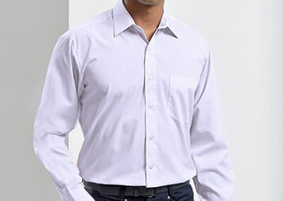 Poplin Long Sleeve Shirt mit individueller Stickerei. Ob für den Job oder für besondere Anlässe, mit einem individuell bestickten Hemd, setzen Sie Zeichen.