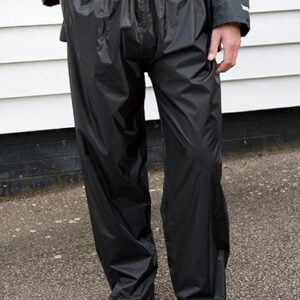 Rain Trousers 190T aus Polyester mit PVC-Beschichtung, wasserdicht (2.000 mm), windabweisend und einem elastischen Bund als Arbeitskleidung bestellen.
