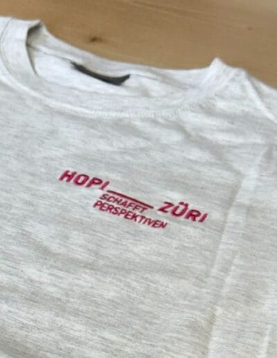 T-Shirts klein aber fein besticken lassen