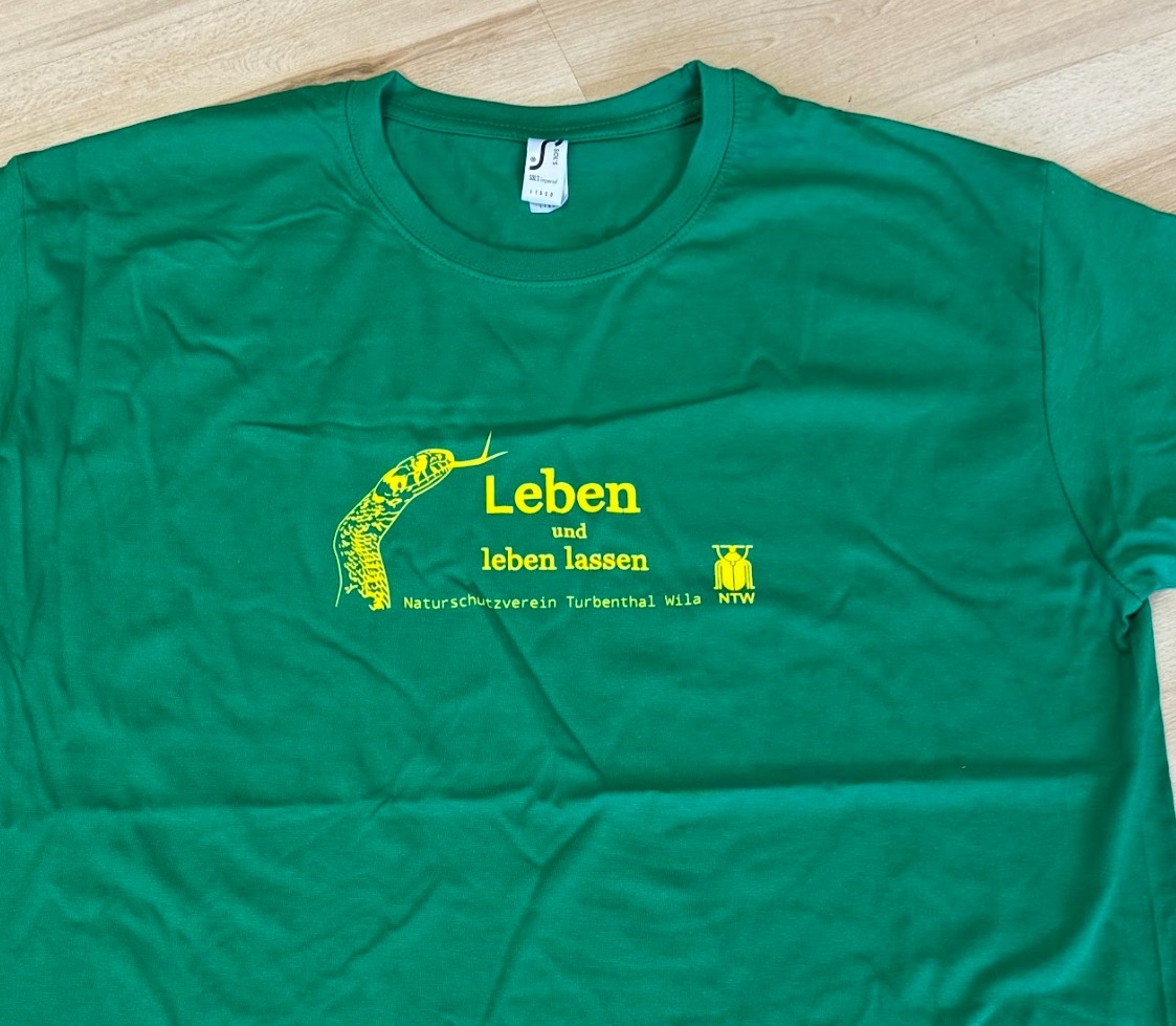 Schlichtes Design mit auffälligen Farben auf Shirts