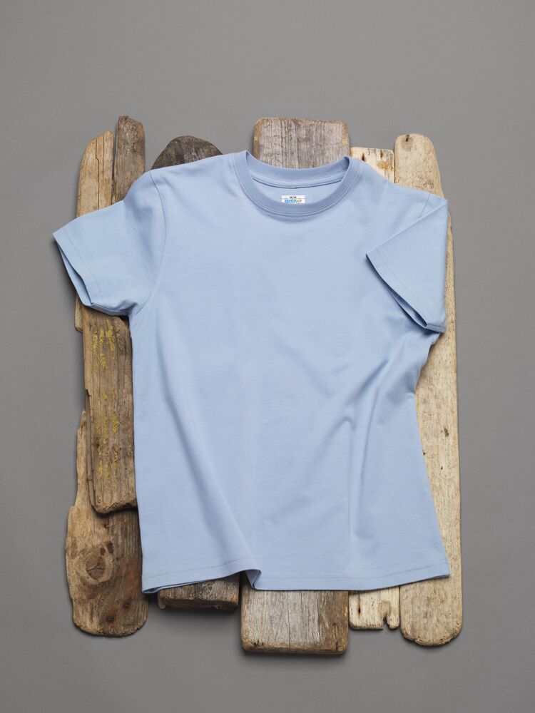 Weisses Uni T-Shirt bereit für den Textildruck Weisses Uni T-Shirt bereit für den Textildruck
